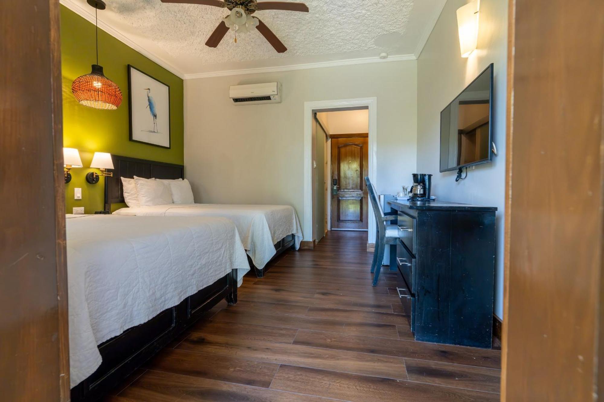 ทราเวลเลอร์ บีช รีสอร์ต Hotel เนกริล ภายนอก รูปภาพ