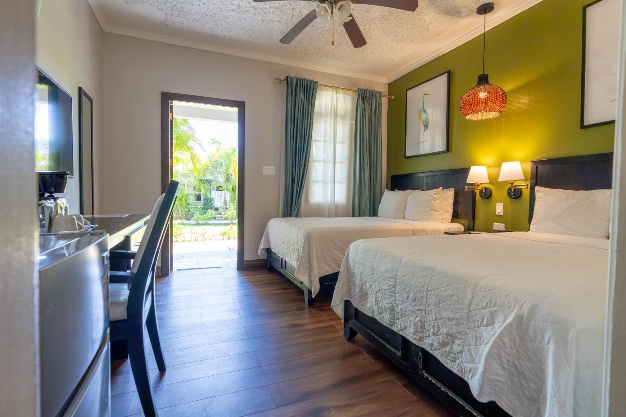 ทราเวลเลอร์ บีช รีสอร์ต Hotel เนกริล ภายนอก รูปภาพ